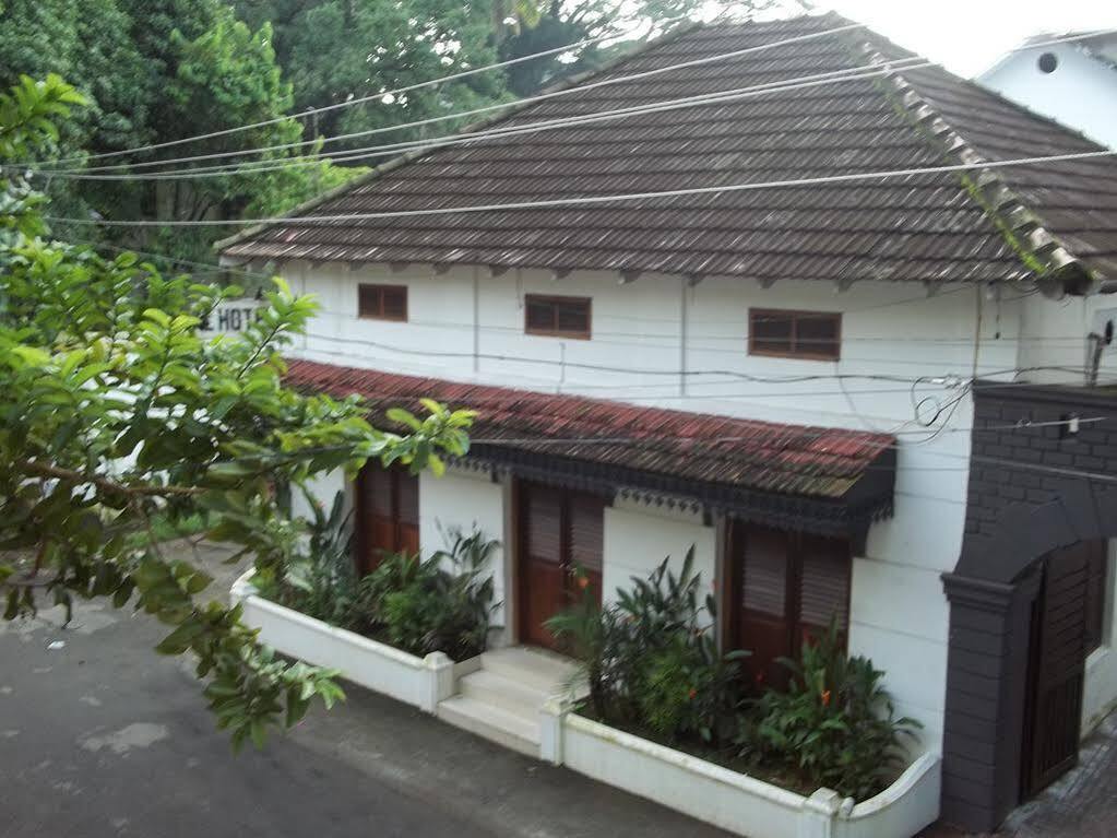 Oyo Home 63551 Pleasant Stay Near Fort Kochi Beach Екстер'єр фото